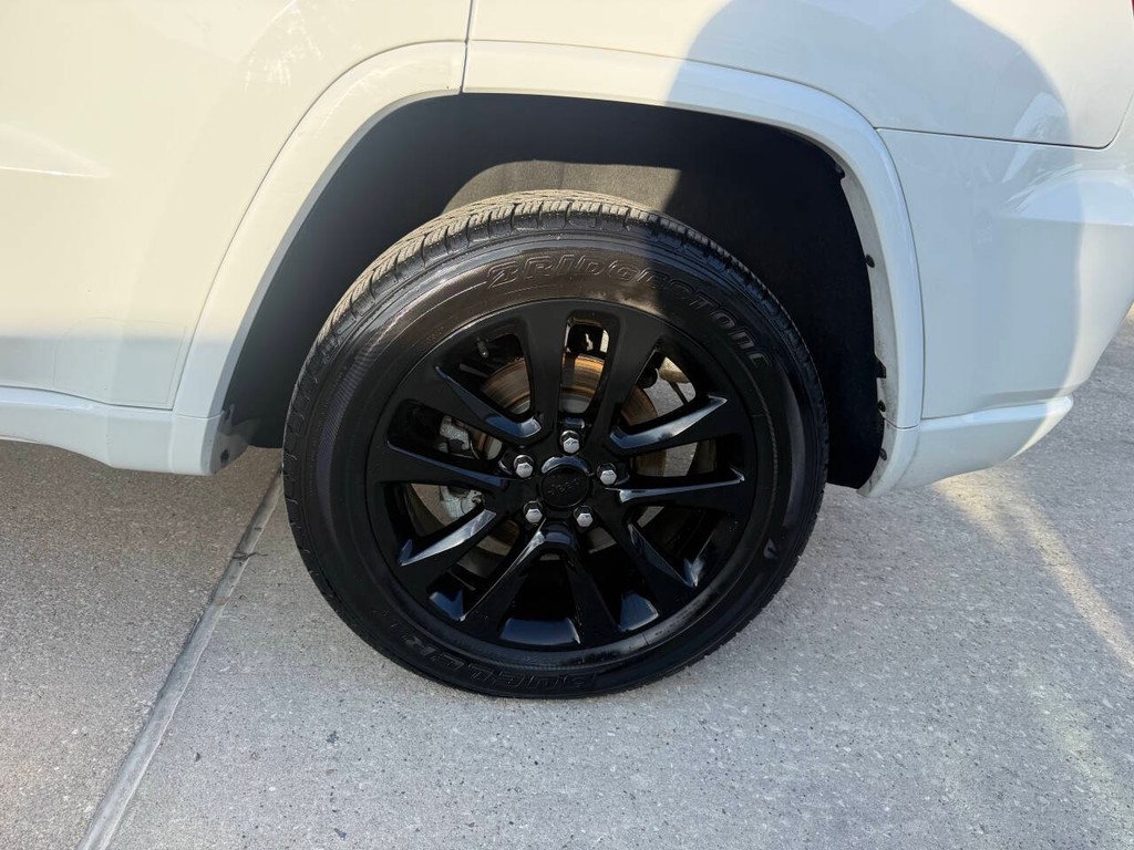 Jeep Grand Cherokee Vehicle Full-screen Gallery Image 34