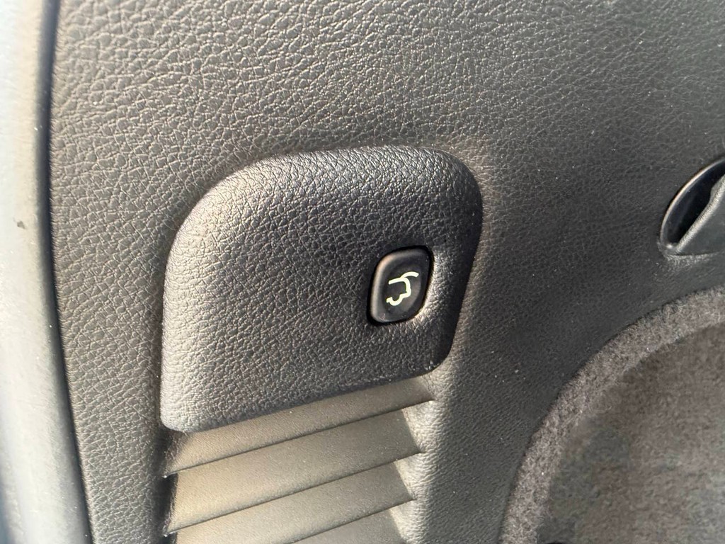 Jeep Grand Cherokee Vehicle Full-screen Gallery Image 36