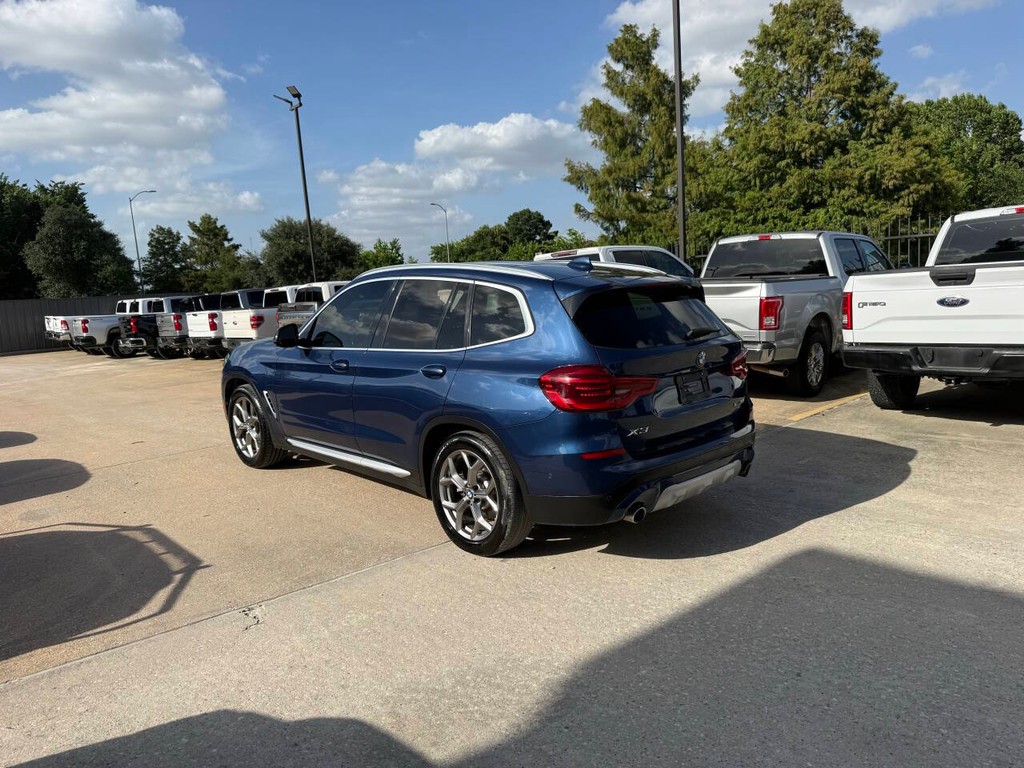 BMW X3 Vehicle Full-screen Gallery Image 04