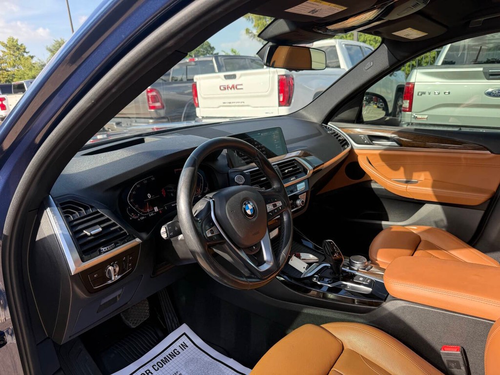 BMW X3 Vehicle Full-screen Gallery Image 06