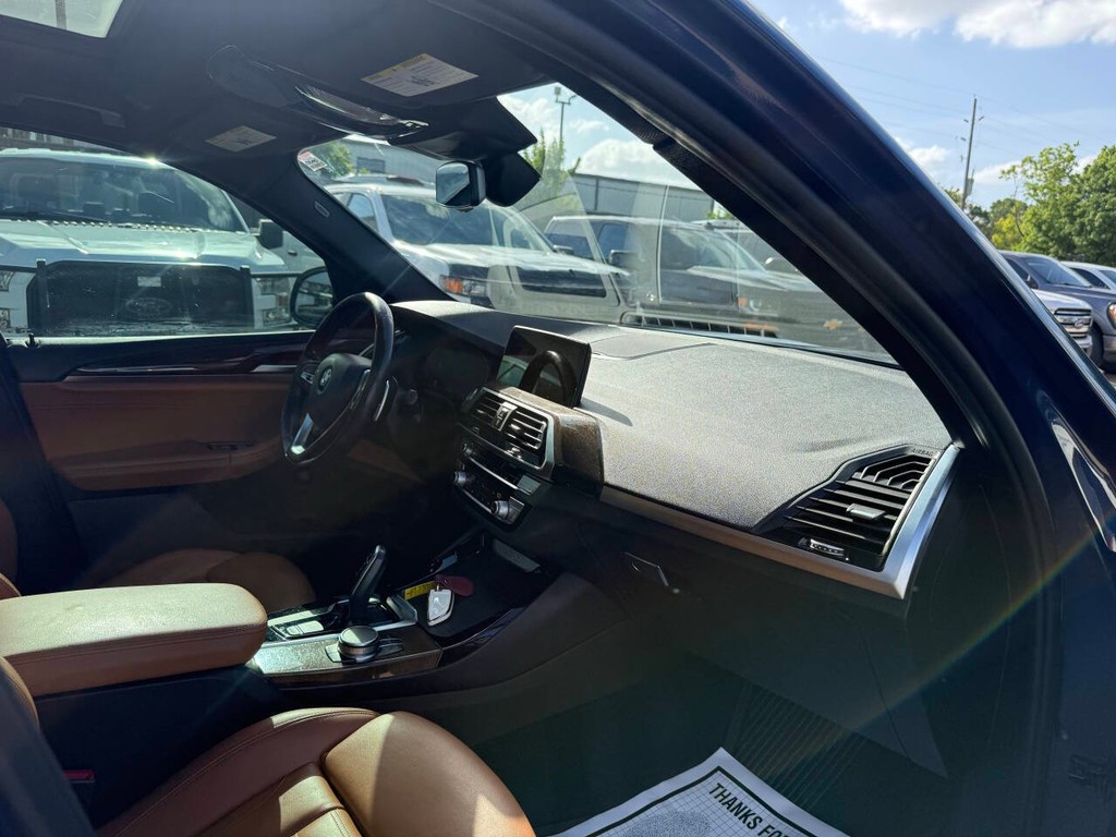 BMW X3 Vehicle Full-screen Gallery Image 09