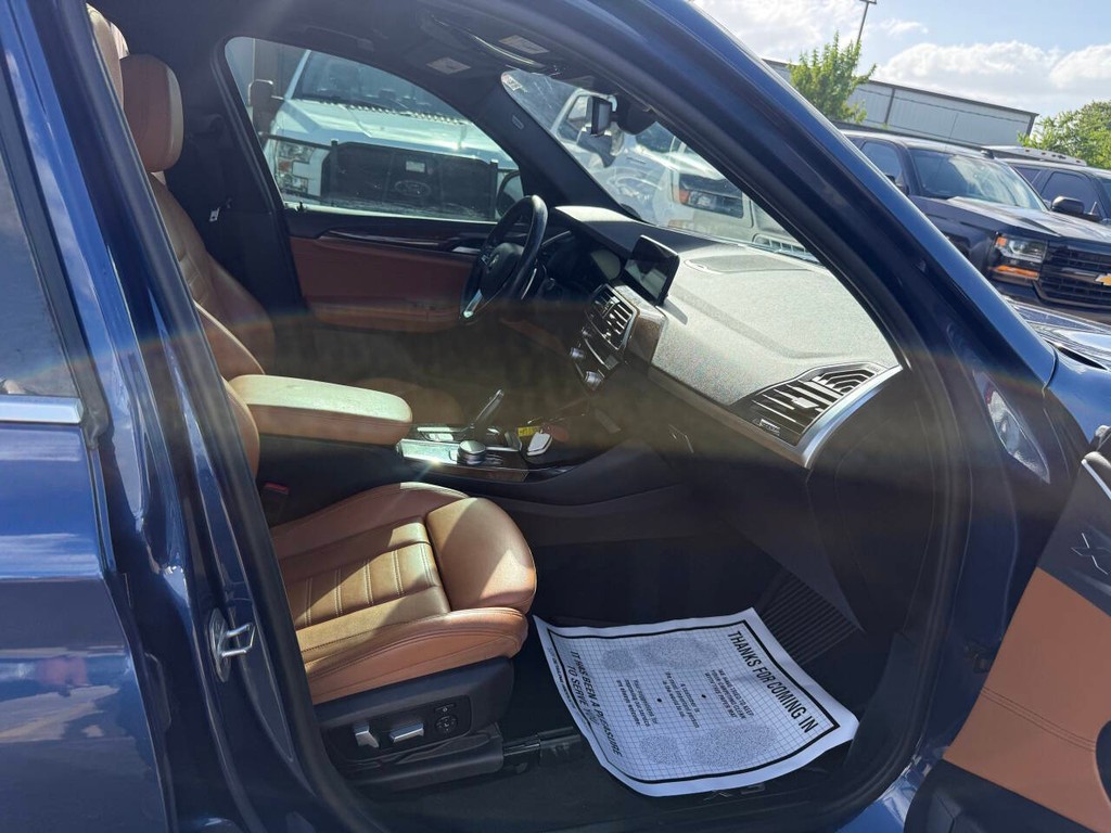 BMW X3 Vehicle Full-screen Gallery Image 10