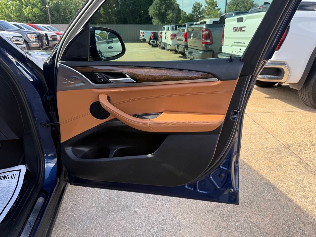 BMW X3 Vehicle Full-screen Gallery Image 11