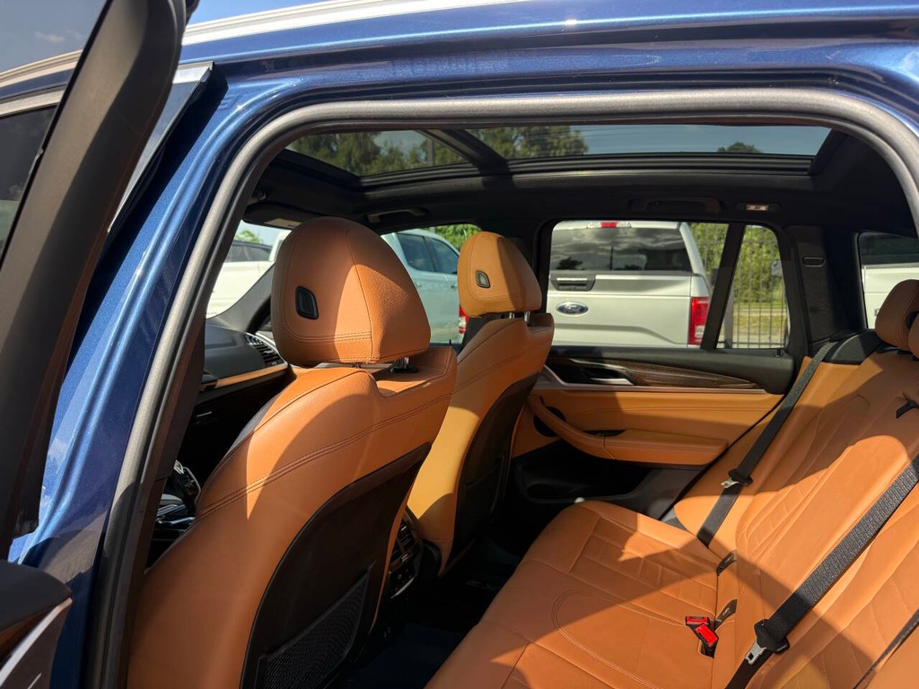 BMW X3 Vehicle Full-screen Gallery Image 12