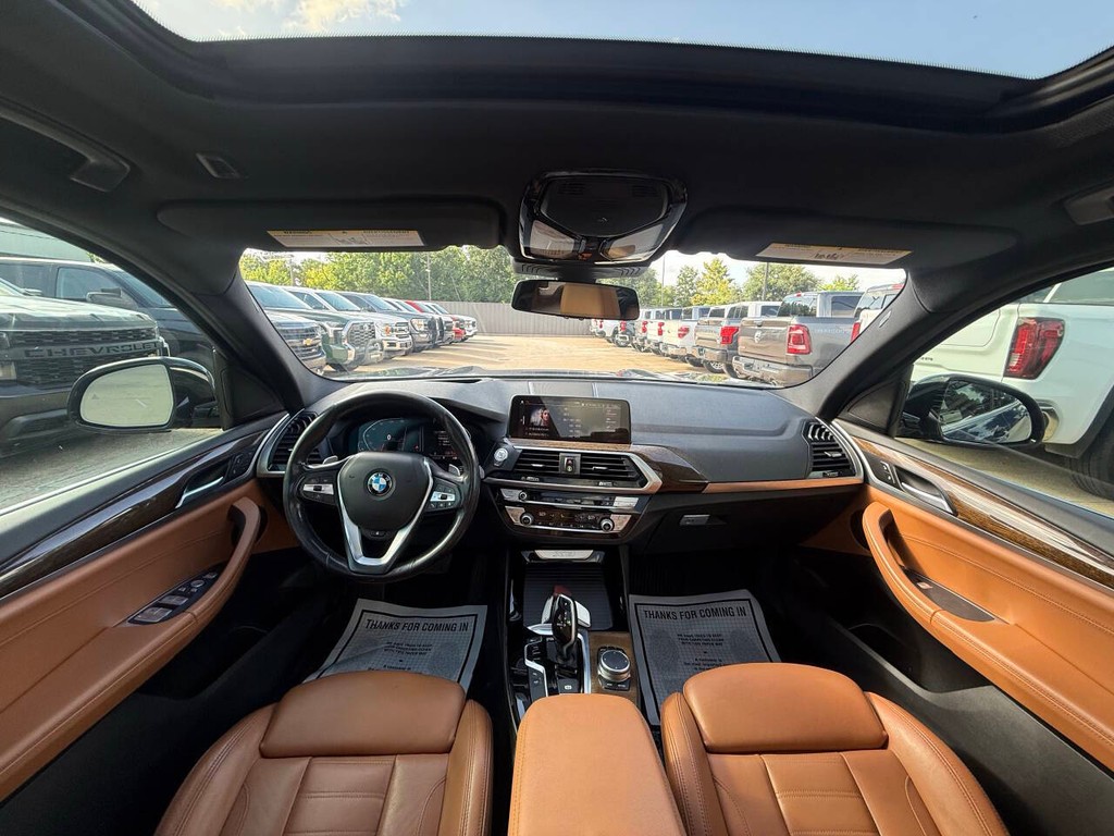 BMW X3 Vehicle Full-screen Gallery Image 18
