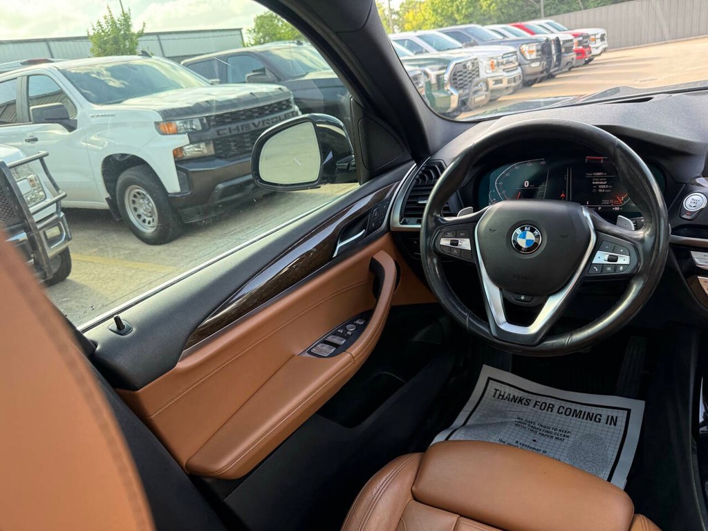 BMW X3 Vehicle Full-screen Gallery Image 19