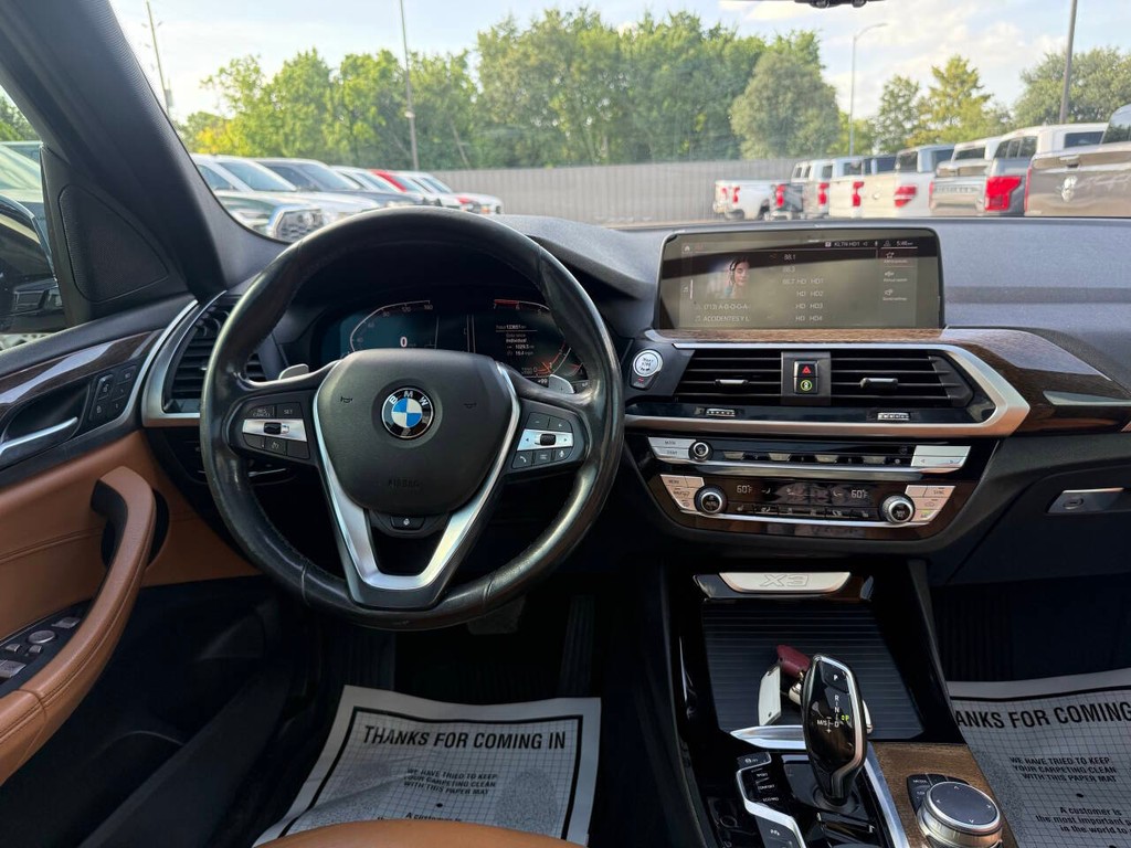 BMW X3 Vehicle Full-screen Gallery Image 21