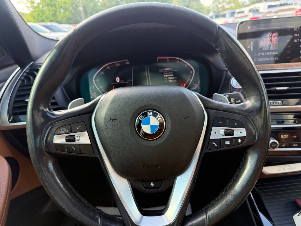 BMW X3 Vehicle Full-screen Gallery Image 23
