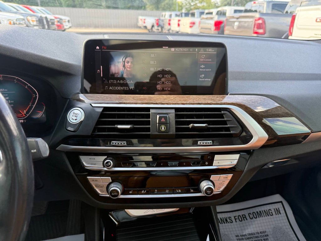 BMW X3 Vehicle Full-screen Gallery Image 24
