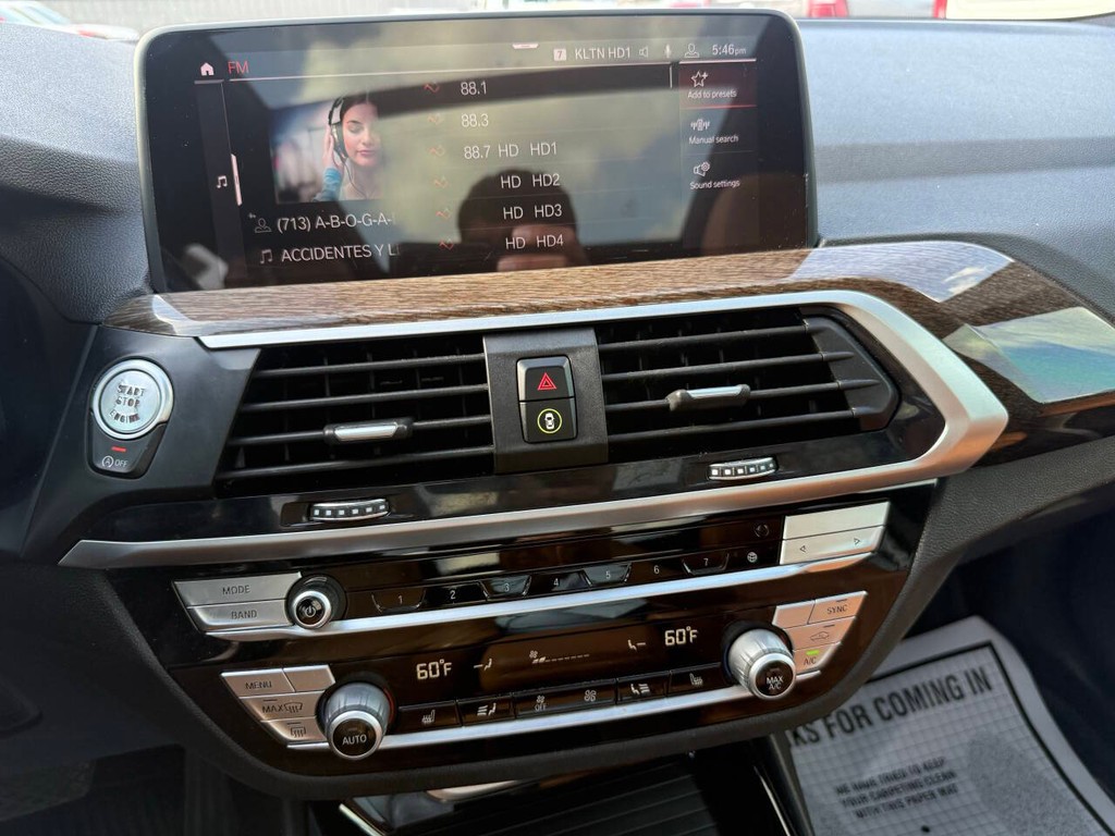 BMW X3 Vehicle Full-screen Gallery Image 28