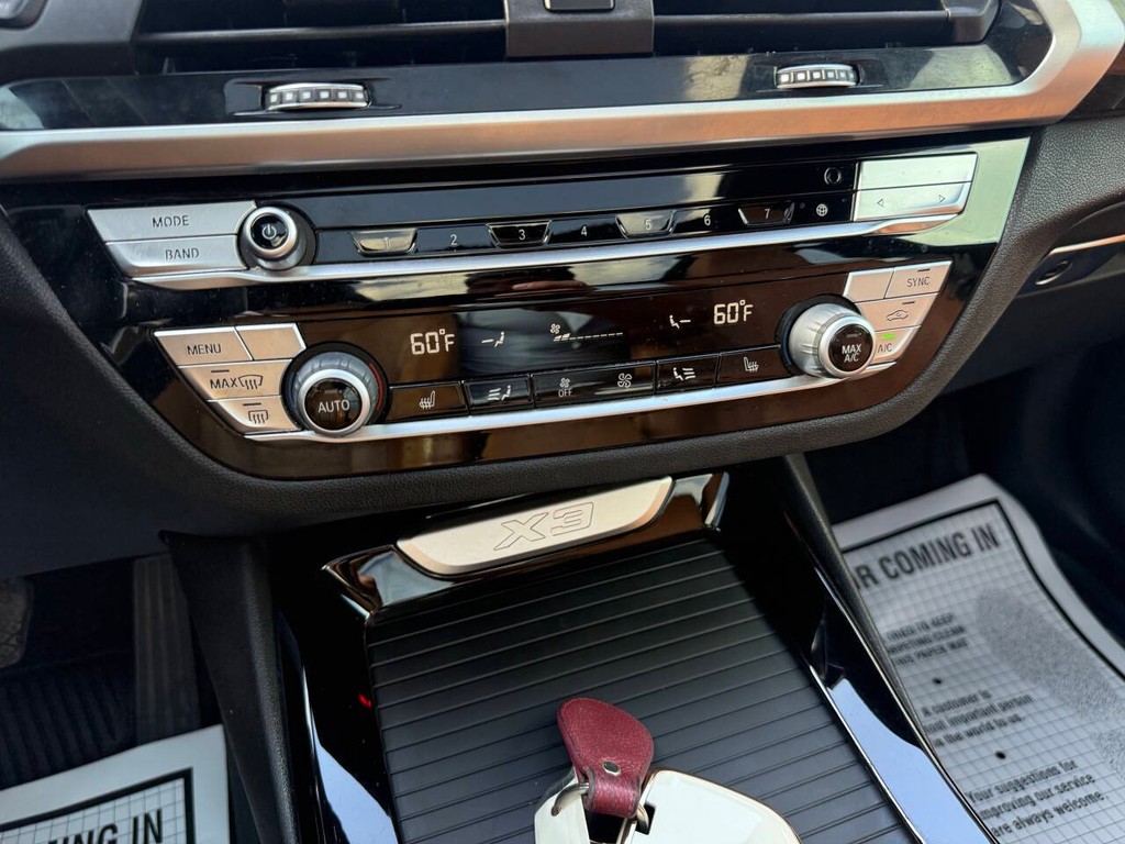 BMW X3 Vehicle Full-screen Gallery Image 29