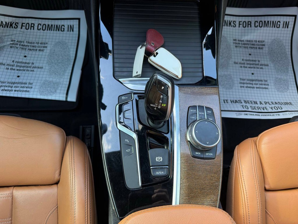 BMW X3 Vehicle Full-screen Gallery Image 30