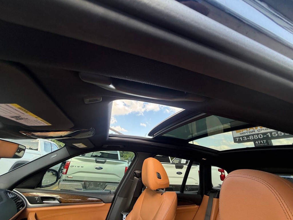 BMW X3 Vehicle Full-screen Gallery Image 32