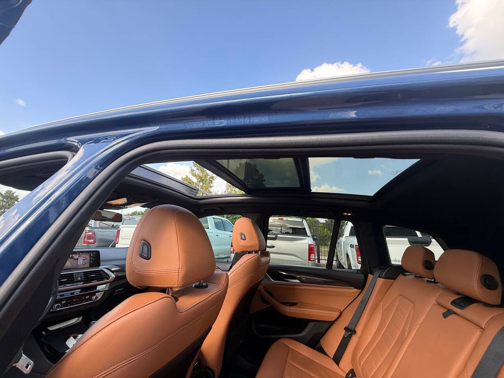 BMW X3 Vehicle Full-screen Gallery Image 33