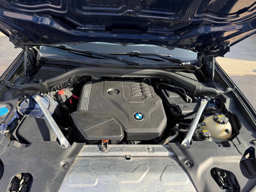 BMW X3 Vehicle Full-screen Gallery Image 37