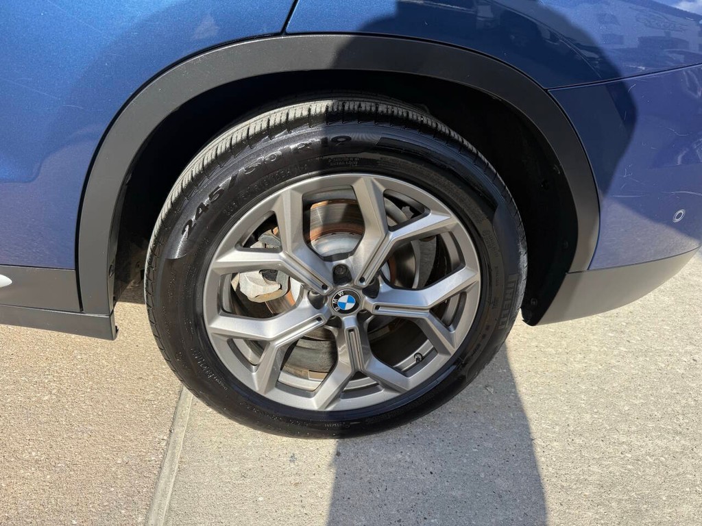 BMW X3 Vehicle Full-screen Gallery Image 38
