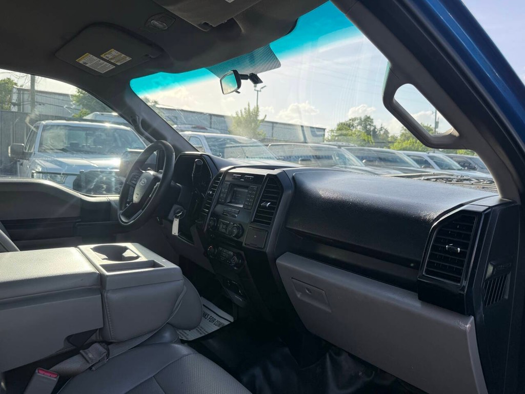 Ford F-150 Vehicle Full-screen Gallery Image 05