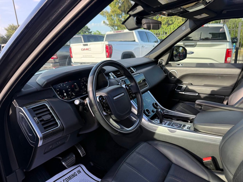 Land Rover Range Rover Sport Vehicle Full-screen Gallery Image 06