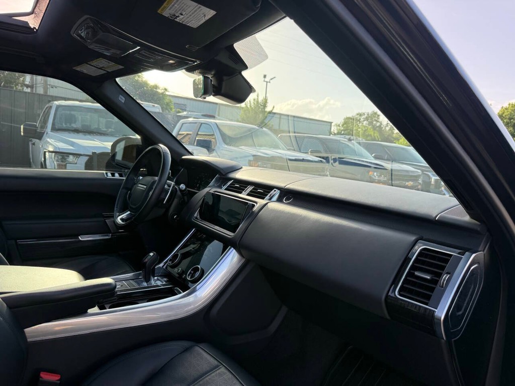 Land Rover Range Rover Sport Vehicle Full-screen Gallery Image 09