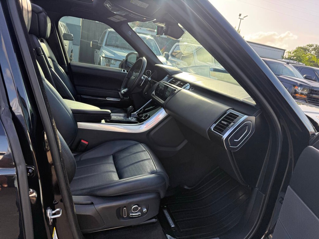 Land Rover Range Rover Sport Vehicle Full-screen Gallery Image 10