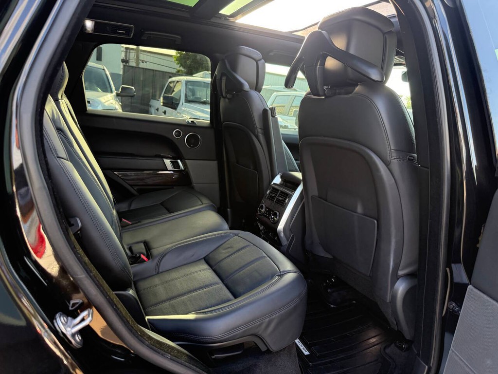 Land Rover Range Rover Sport Vehicle Full-screen Gallery Image 15