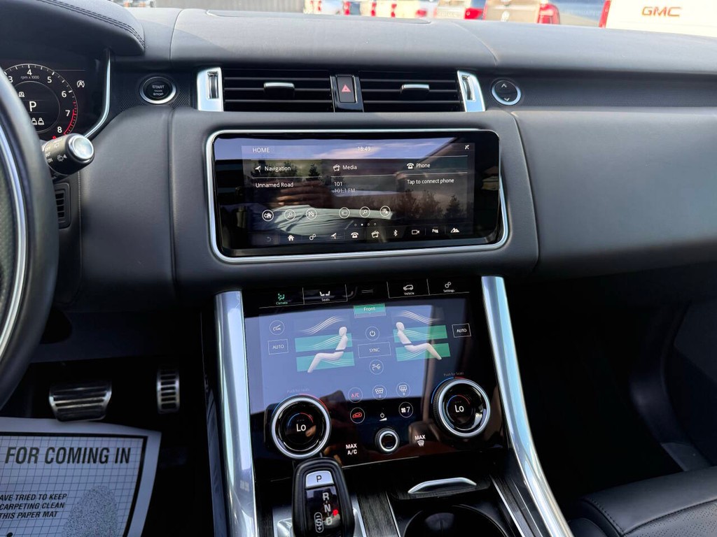 Land Rover Range Rover Sport Vehicle Full-screen Gallery Image 24