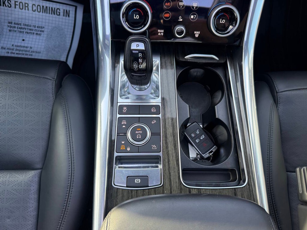Land Rover Range Rover Sport Vehicle Full-screen Gallery Image 28