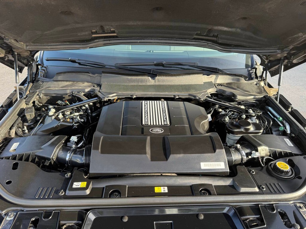 Land Rover Range Rover Sport Vehicle Full-screen Gallery Image 35