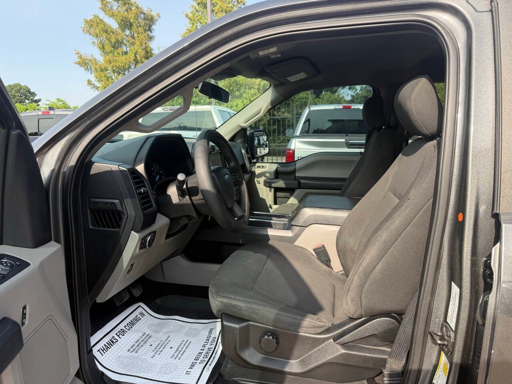 Ford F-150 Vehicle Full-screen Gallery Image 07