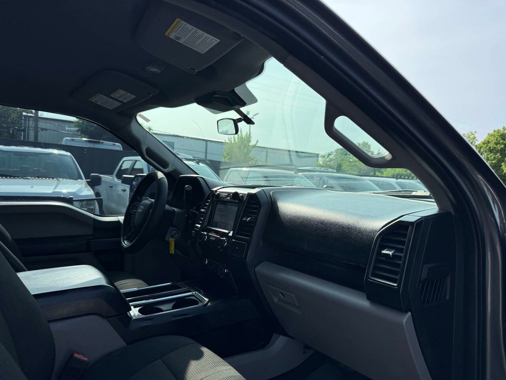 Ford F-150 Vehicle Full-screen Gallery Image 09