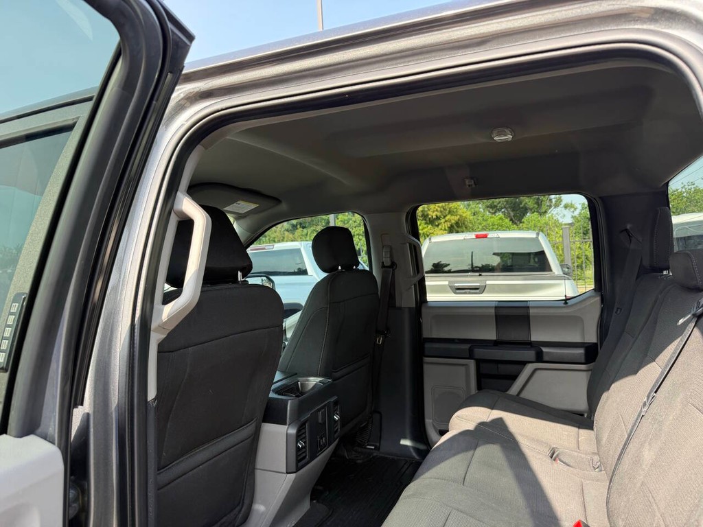 Ford F-150 Vehicle Full-screen Gallery Image 12