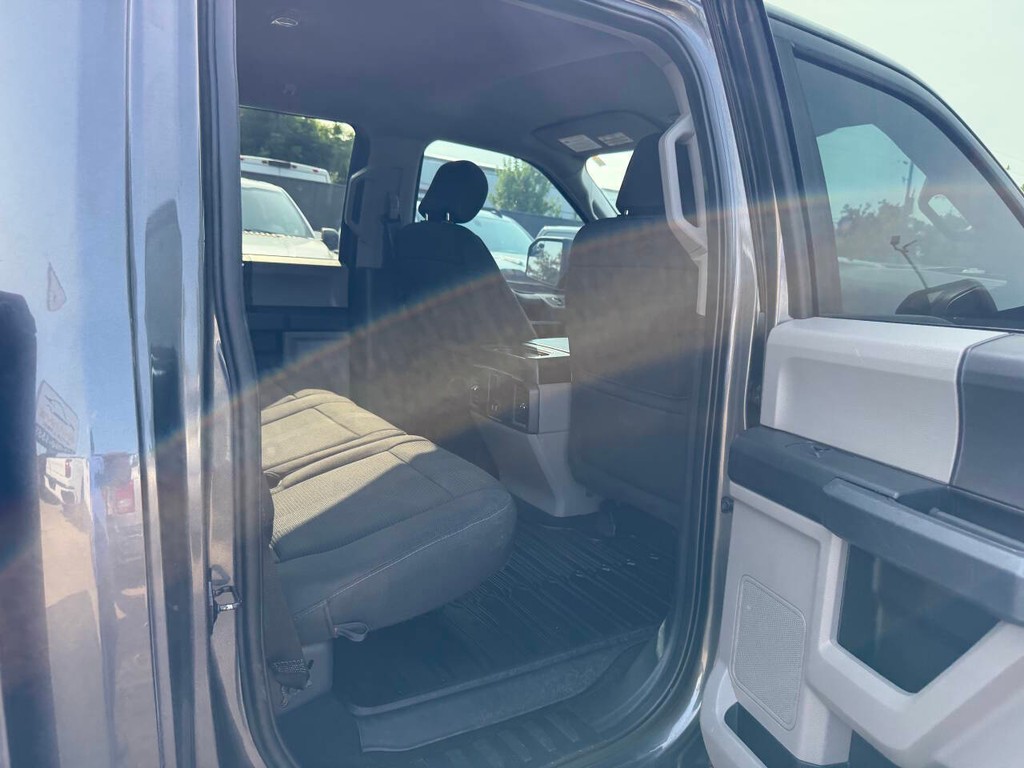Ford F-150 Vehicle Full-screen Gallery Image 15