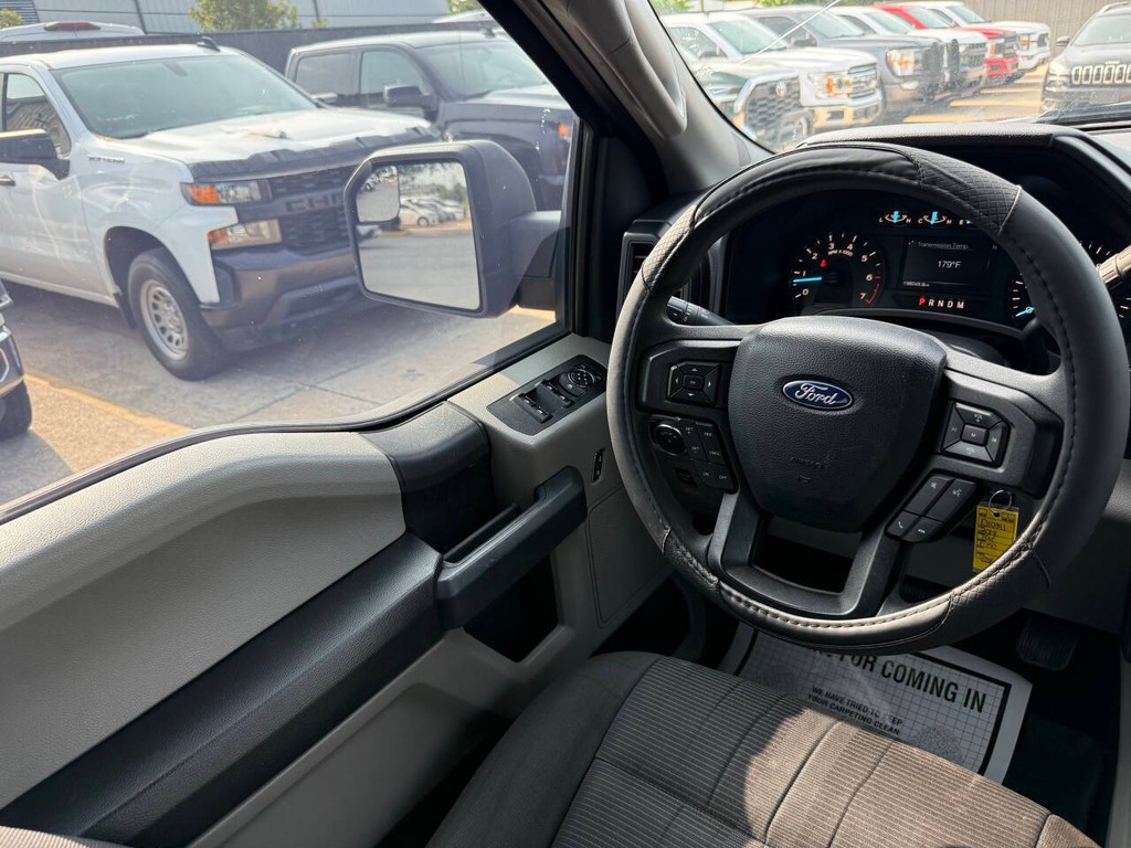 Ford F-150 Vehicle Full-screen Gallery Image 19