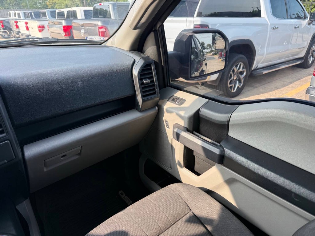 Ford F-150 Vehicle Full-screen Gallery Image 20
