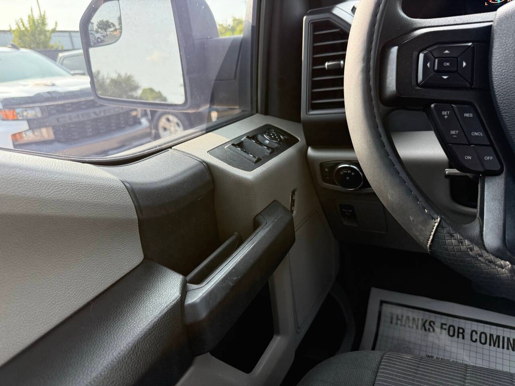 Ford F-150 Vehicle Full-screen Gallery Image 30
