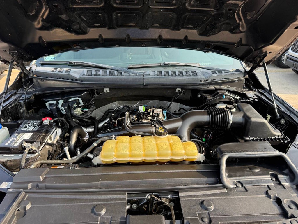 Ford F-150 Vehicle Full-screen Gallery Image 34