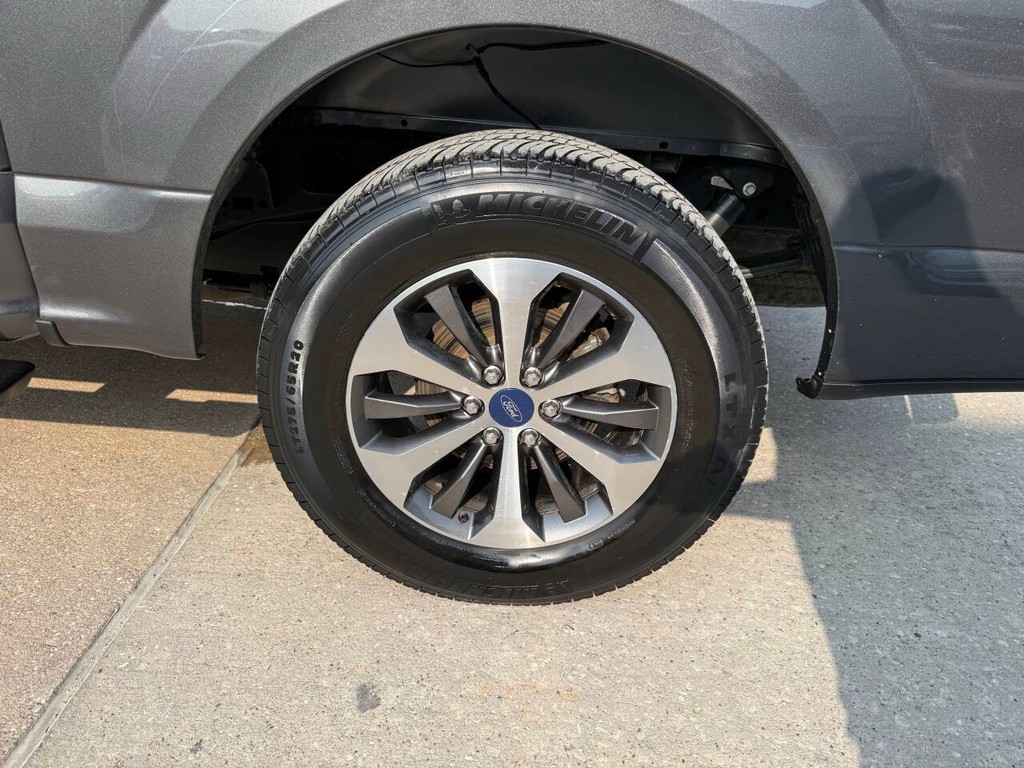 Ford F-150 Vehicle Full-screen Gallery Image 35