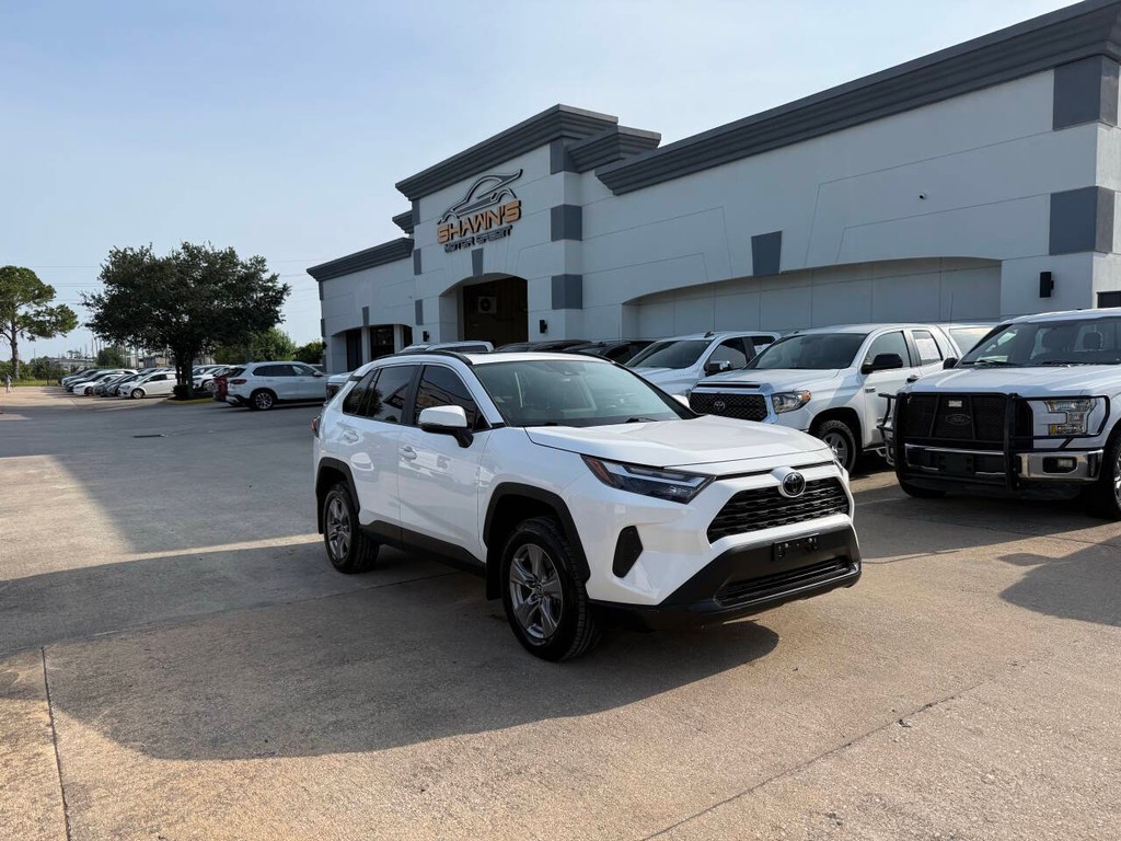 Toyota RAV4 Vehicle Full-screen Gallery Image 02