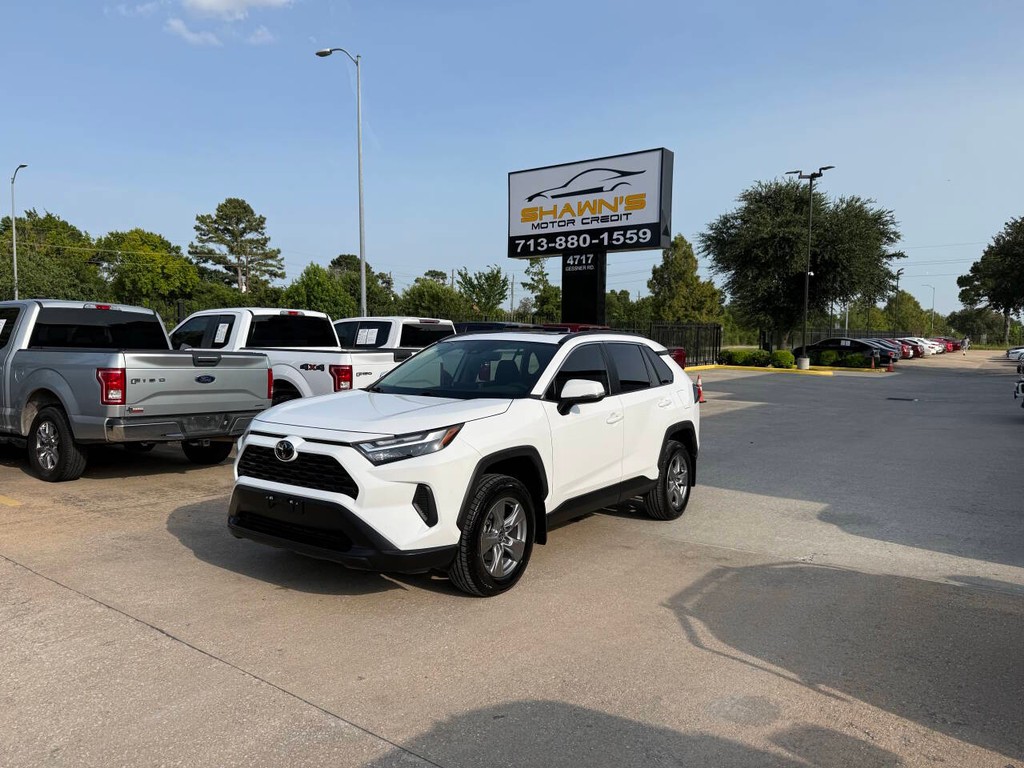 Toyota RAV4 Vehicle Full-screen Gallery Image 03