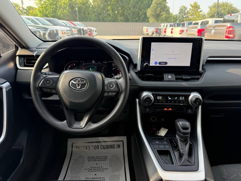 Toyota RAV4 Vehicle Full-screen Gallery Image 21