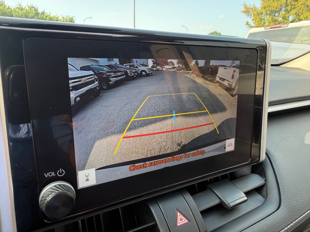 Toyota RAV4 Vehicle Full-screen Gallery Image 26