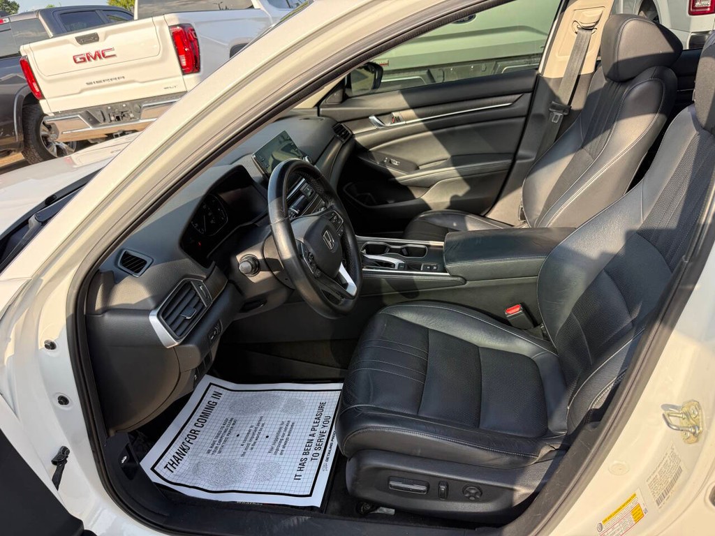 Honda Accord Sedan Vehicle Full-screen Gallery Image 07