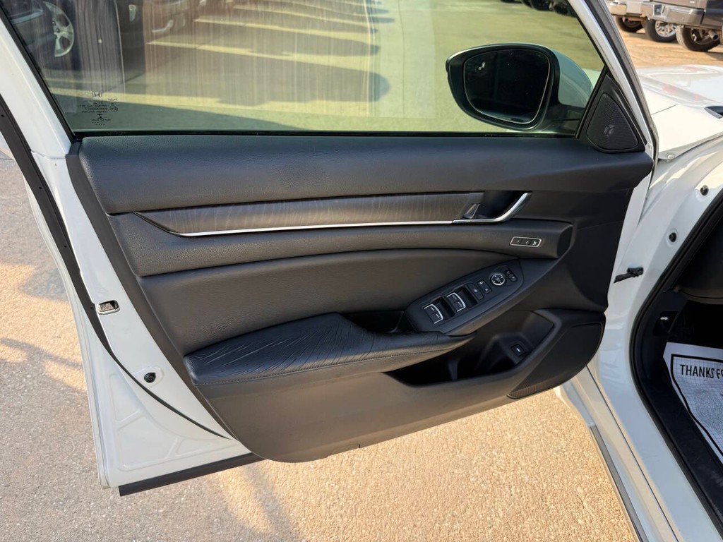 Honda Accord Sedan Vehicle Full-screen Gallery Image 08