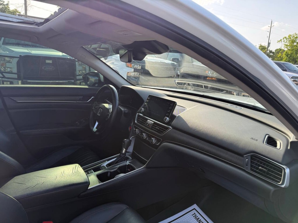 Honda Accord Sedan Vehicle Full-screen Gallery Image 09