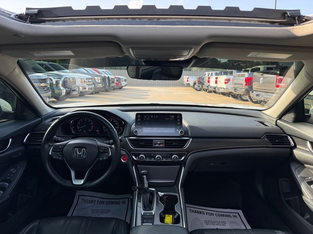 Honda Accord Sedan Vehicle Full-screen Gallery Image 17