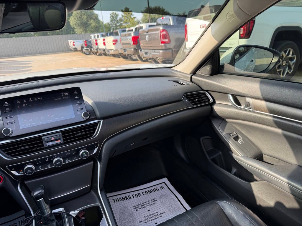 Honda Accord Sedan Vehicle Full-screen Gallery Image 20