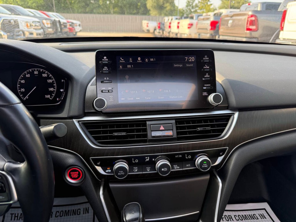 Honda Accord Sedan Vehicle Full-screen Gallery Image 24