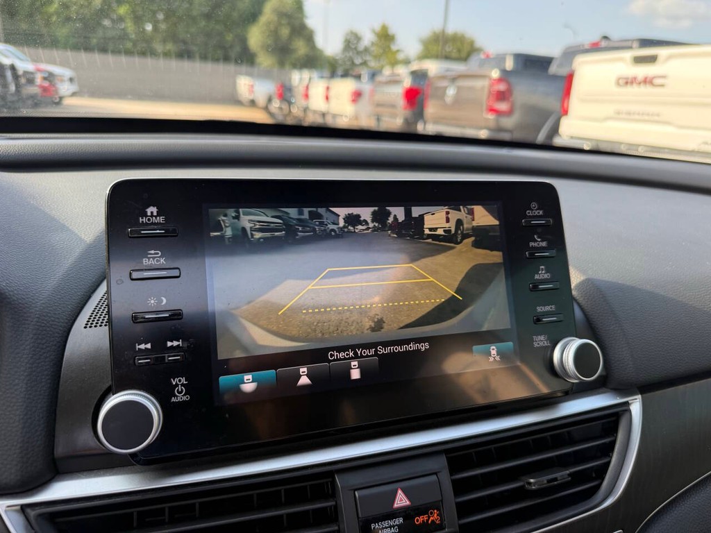 Honda Accord Sedan Vehicle Full-screen Gallery Image 26