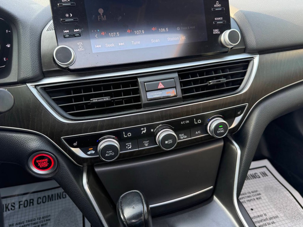 Honda Accord Sedan Vehicle Full-screen Gallery Image 27