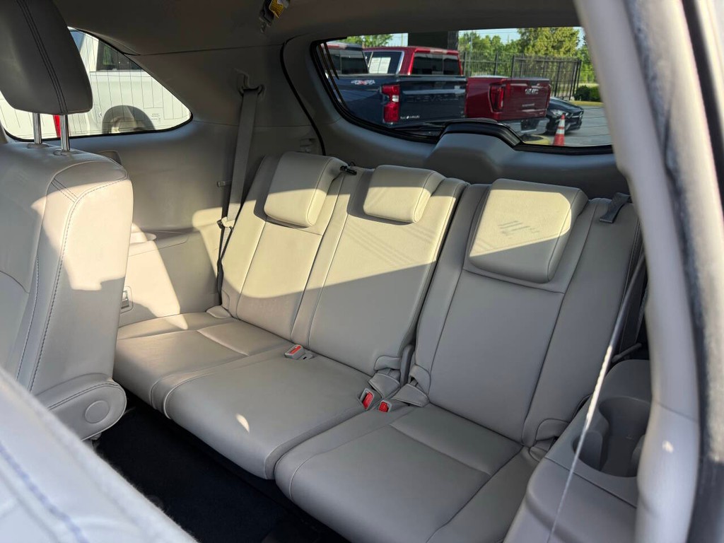 Toyota Highlander Vehicle Full-screen Gallery Image 14